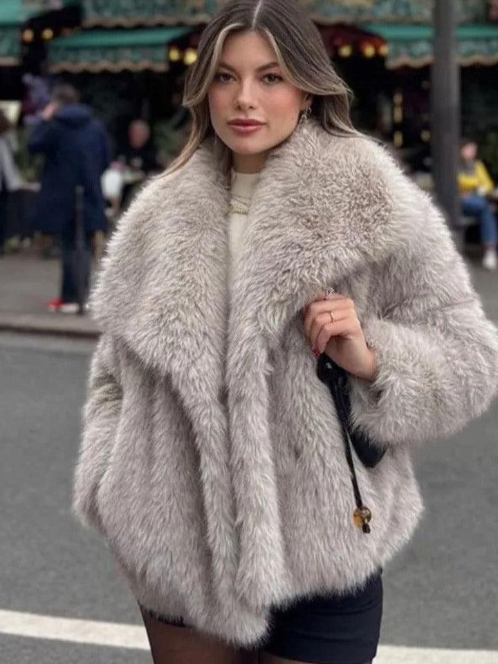 Heike | Kuschelige Plüschjacke mit Revers