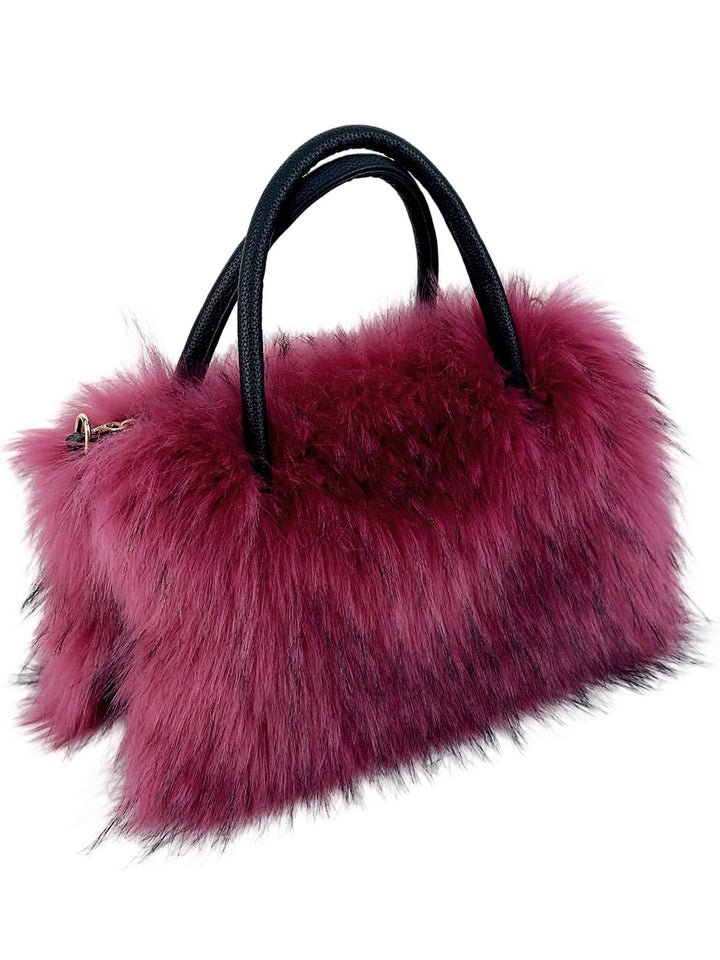 Crossbody-Tasche aus Webpelz mit Kette