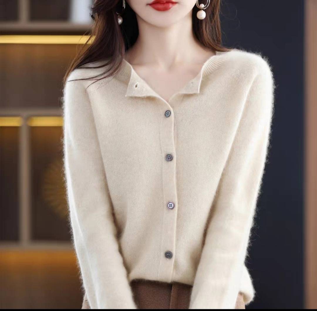 Marlies | Strickjacke mit Rundhalsausschnitt und Knöpfen