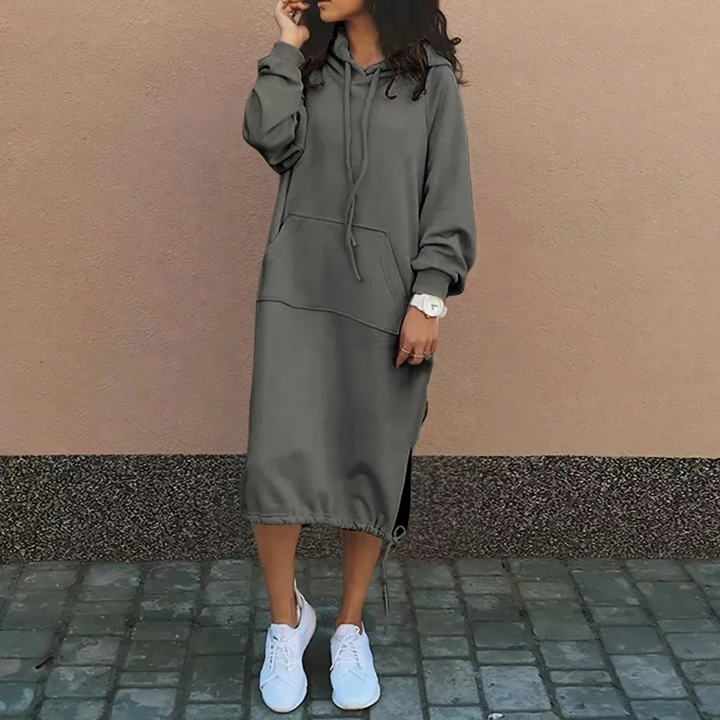 Wendelgard | Strickkleid mit Kapuze und praktischer Tasche