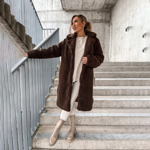 Hanne-Trud | Winterjacke aus weichem Plüsch mit Knopfleiste