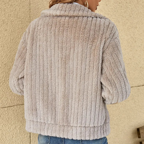 Anne-Berta | Kuschelige Strickjacke aus weichem Plüsch