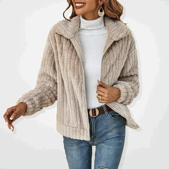 Anne-Berta | Kuschelige Strickjacke aus weichem Plüsch
