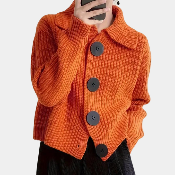 Klara-Hilde | Strickjacke mit Kragen und Knopfleiste