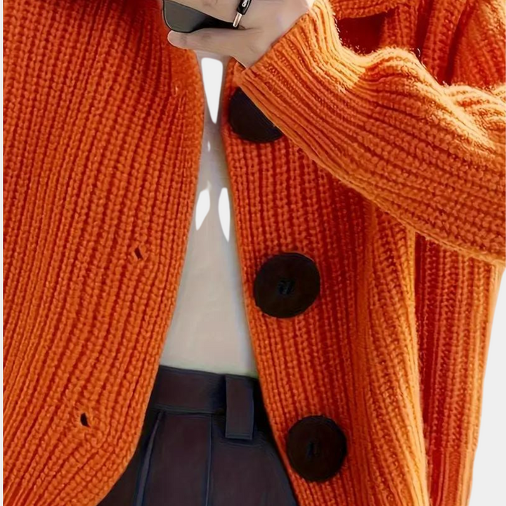 Klara-Hilde | Strickjacke mit Kragen und Knopfleiste