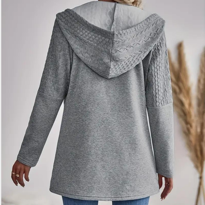 Anne-Sophie | Strickjacke mit Zopfmuster und Reißverschluss