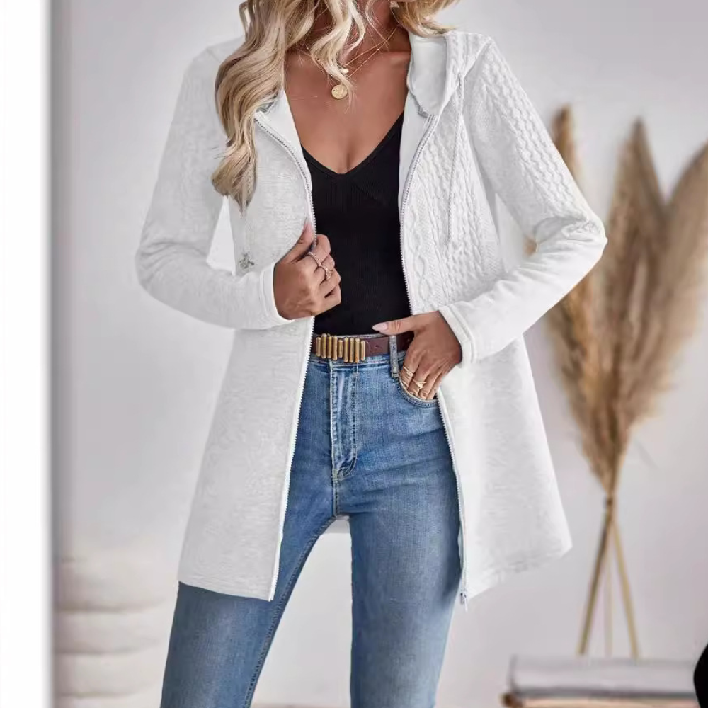 Anne-Sophie | Strickjacke mit Zopfmuster und Reißverschluss