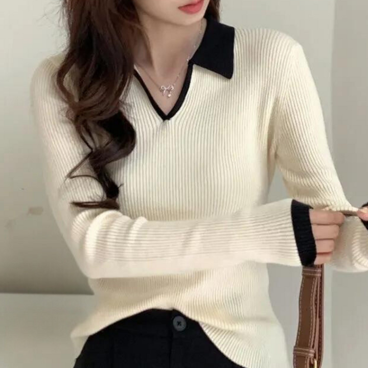 Leopoldine | Gerippter Pullover mit Kontrastkragen und V-Ausschnitt