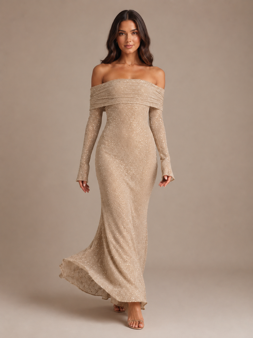 Anna-Lotte | Glitzerndes Maxikleid mit Off-Shoulder-Ausschnitt und langen Ärmeln