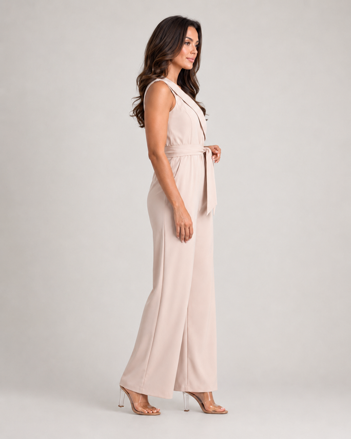 Berta-Luise | Ärmelloser Jumpsuit mit Schalkragen und Bindegürtel