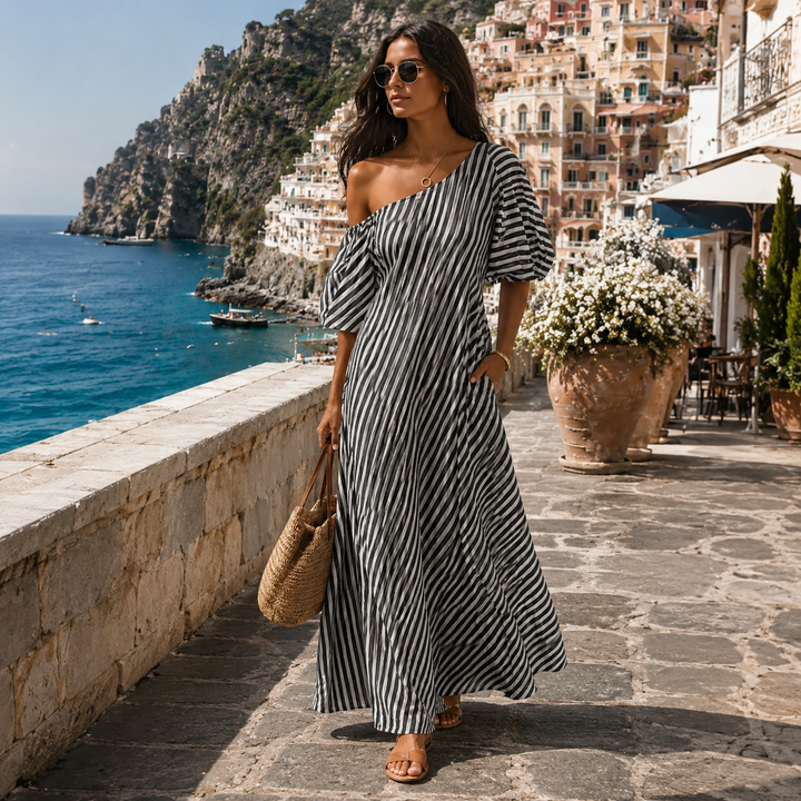 Carla | Gestreiftes Maxikleid mit asymmetrischem Ausschnitt