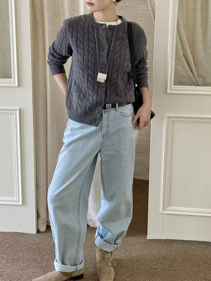 Raimunde | Strickjacke mit Zopfmuster und Knöpfen