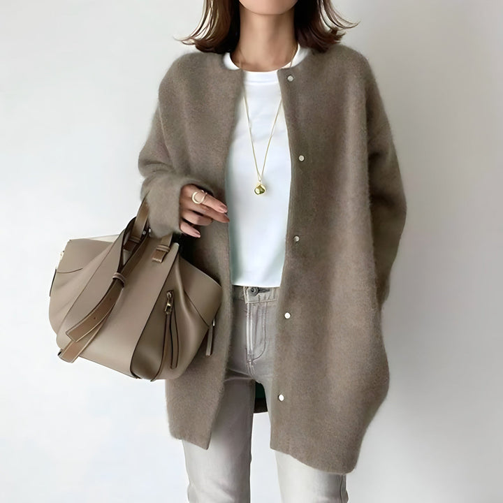 Elsa-Line | Weiche Strickjacke mit durchgehender Knopfleiste