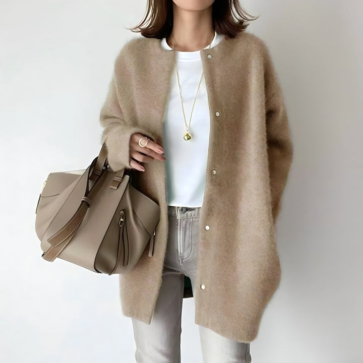 Elsa-Line | Weiche Strickjacke mit durchgehender Knopfleiste