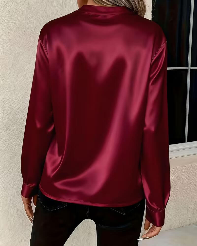 Benedikta | Bluse in Satin-Optik mit V-Ausschnitt und Stehkragen