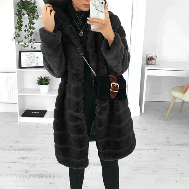 Romy | Winterjacke mit Kapuze und wasserabweisendem Material