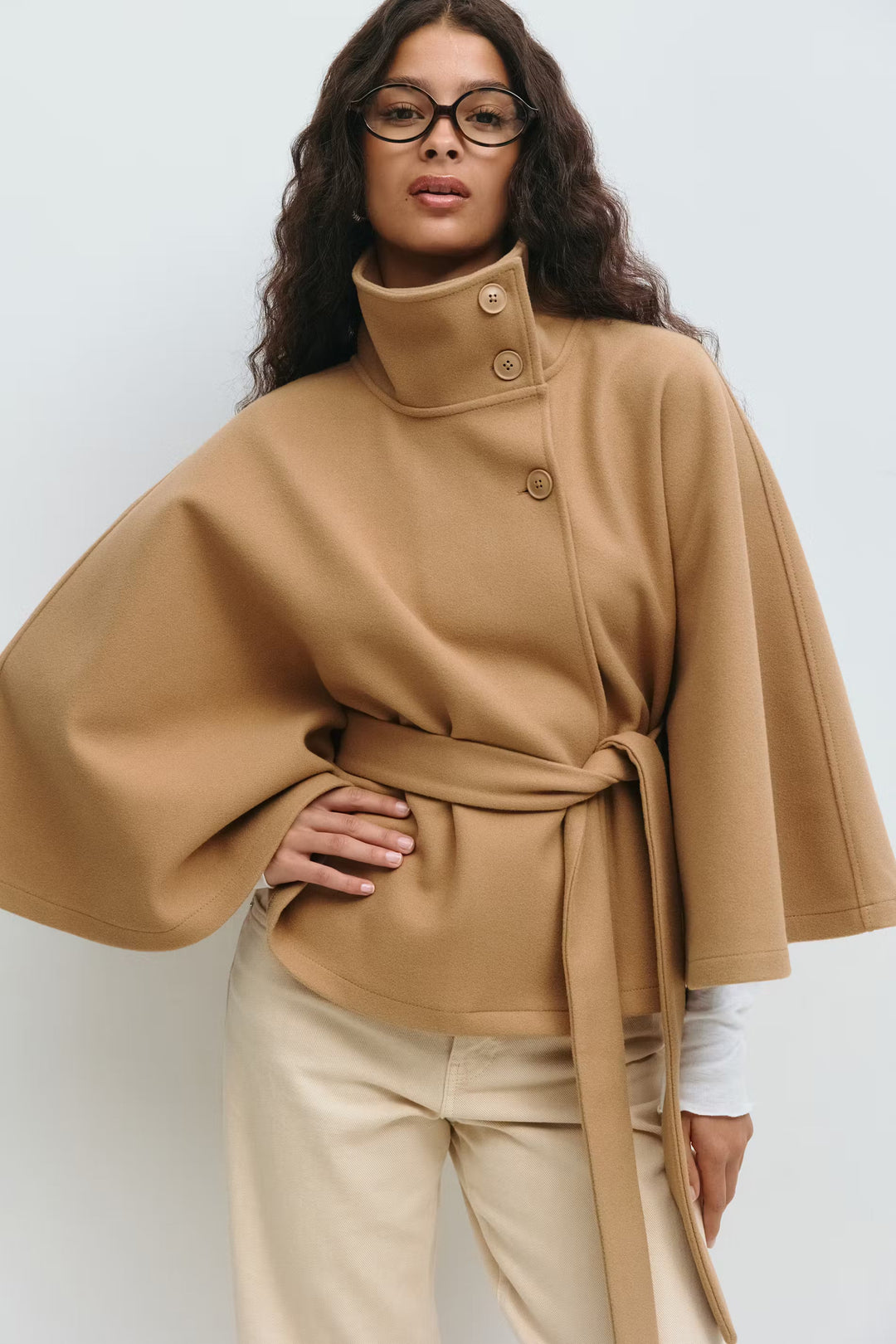 Theresia | Taillierte Jacke für Damen mit Bindegürtel und Stehkragen