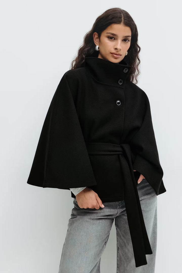 Theresia | Taillierte Jacke für Damen mit Bindegürtel und Stehkragen
