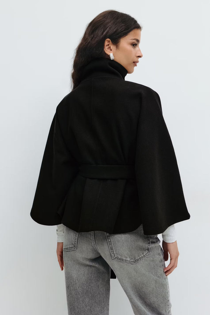 Theresia | Taillierte Jacke für Damen mit Bindegürtel und Stehkragen