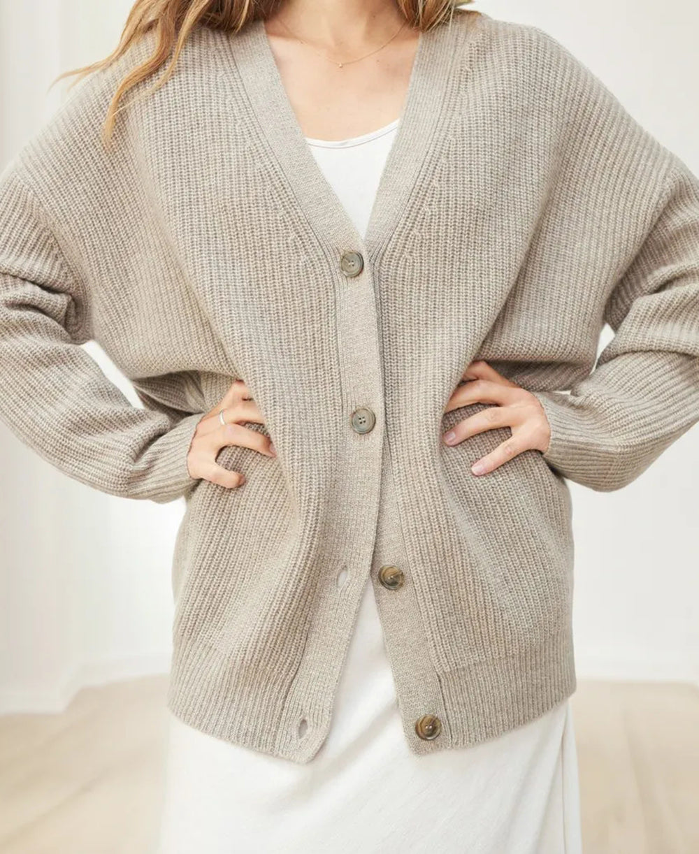 Auguste | Locker geschnittene Strickjacke mit Knöpfen