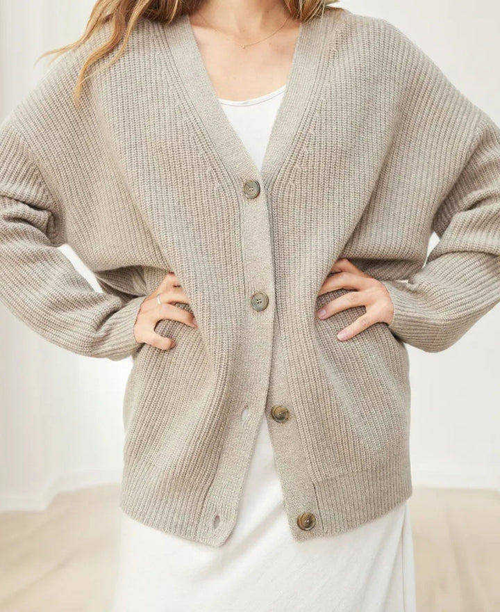 Auguste | Locker geschnittene Strickjacke mit Knöpfen