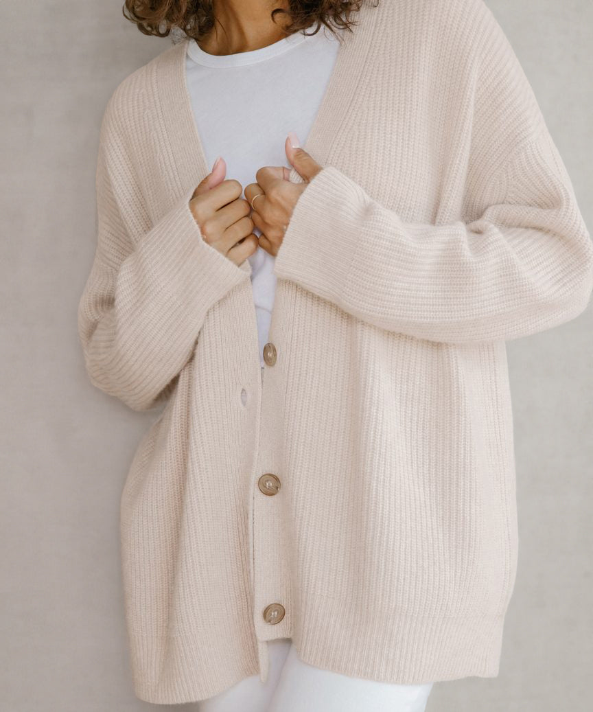 Auguste | Locker geschnittene Strickjacke mit Knöpfen