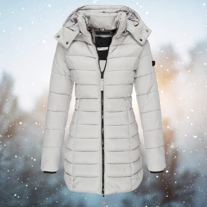 Veronika | Taillierte Winterjacke mit Kapuze und dickem, warmem Stoff