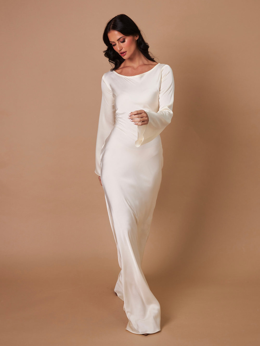 Richarda | Langärmliges Maxikleid in Satin-Optik