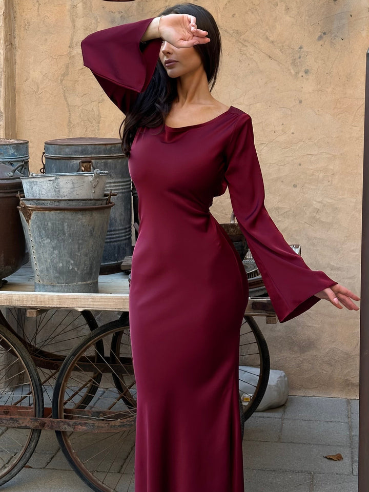 Richarda | Langärmliges Maxikleid in Satin-Optik