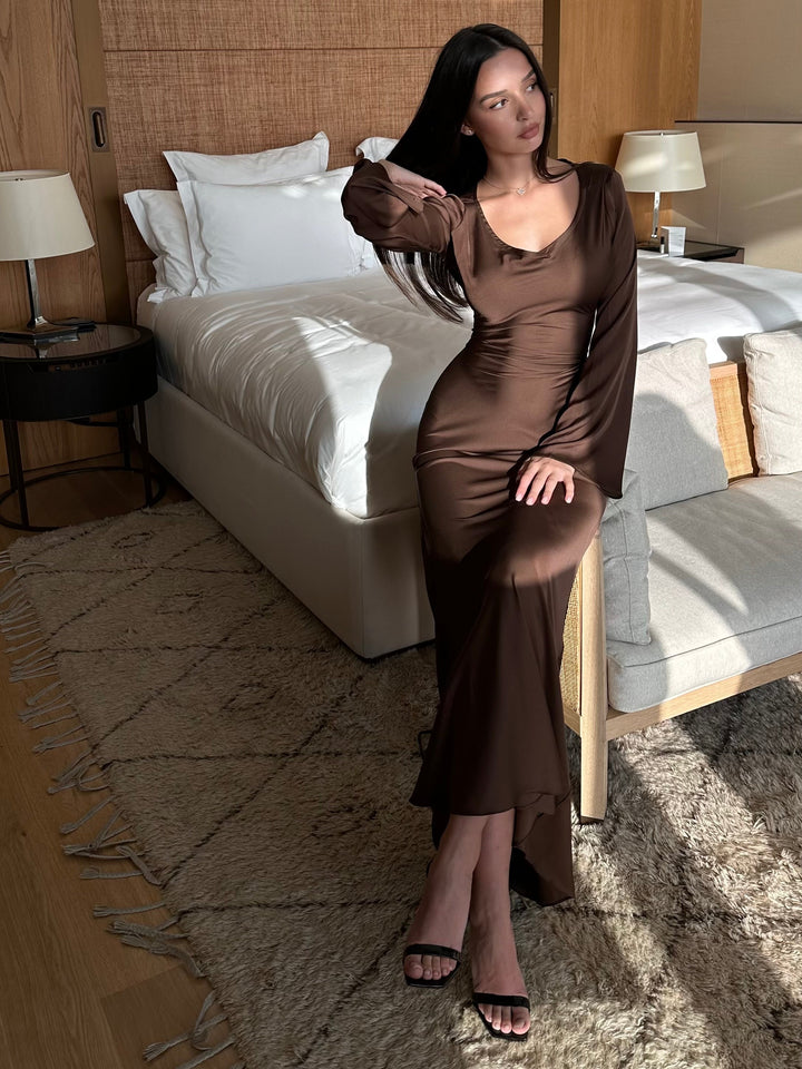Richarda | Langärmliges Maxikleid in Satin-Optik