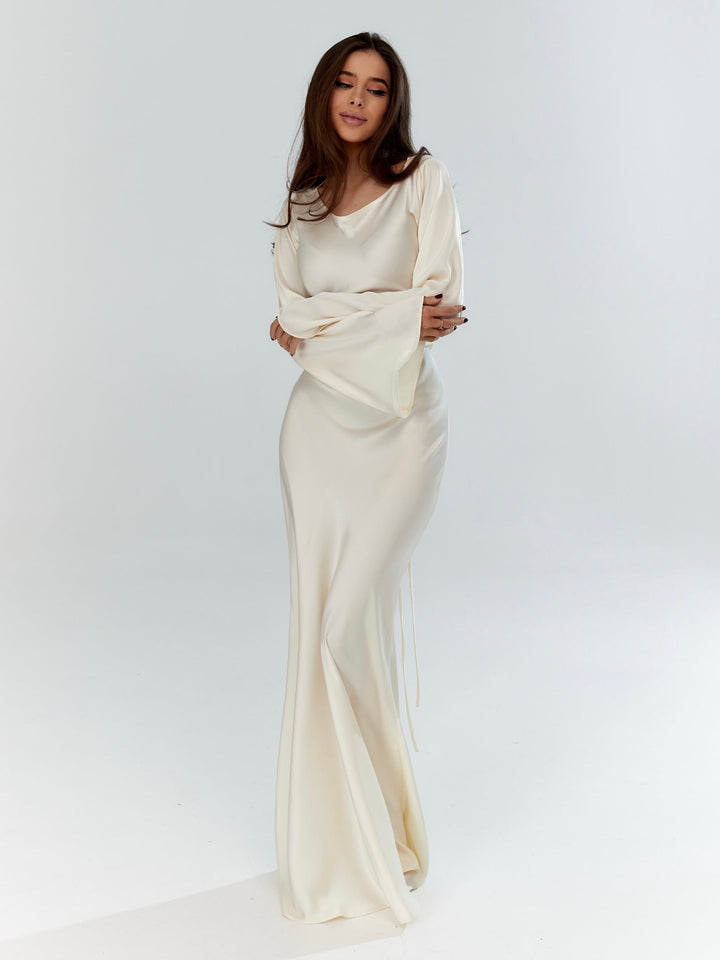 Richarda | Langärmliges Maxikleid in Satin-Optik