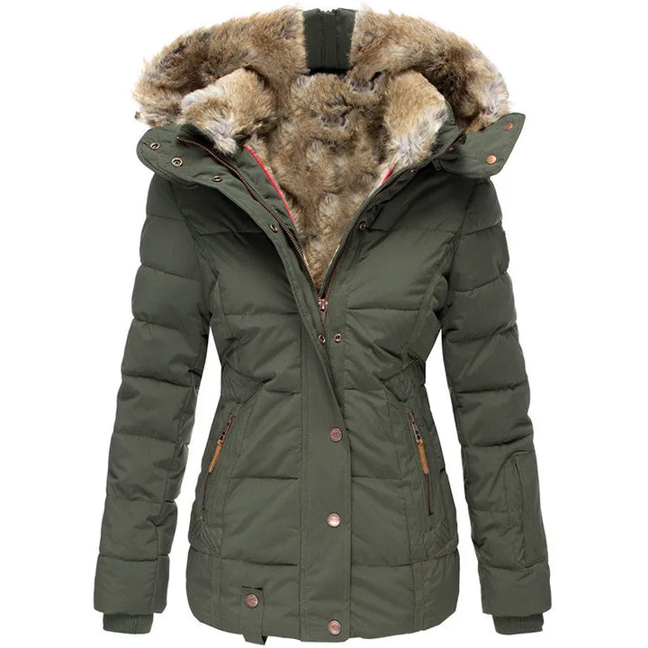 Britta | Winterjacke mit Fellfutter, gefütterter Kapuze und geräumigen Taschen