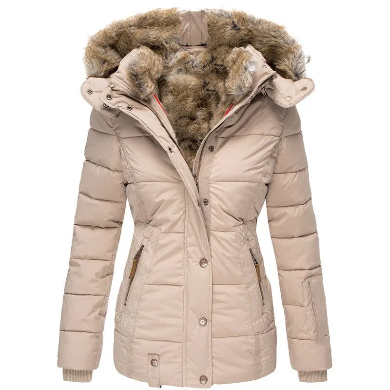 Britta | Winterjacke mit Fellfutter, gefütterter Kapuze und geräumigen Taschen