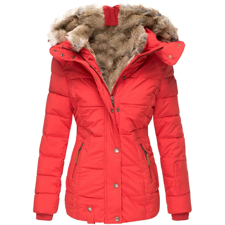 Britta | Winterjacke mit Fellfutter, gefütterter Kapuze und geräumigen Taschen