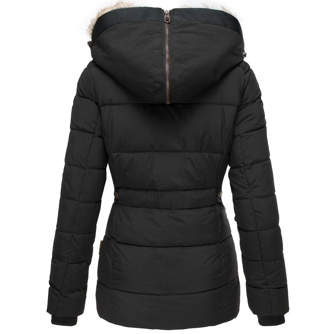 Britta | Winterjacke mit Fellfutter, gefütterter Kapuze und geräumigen Taschen