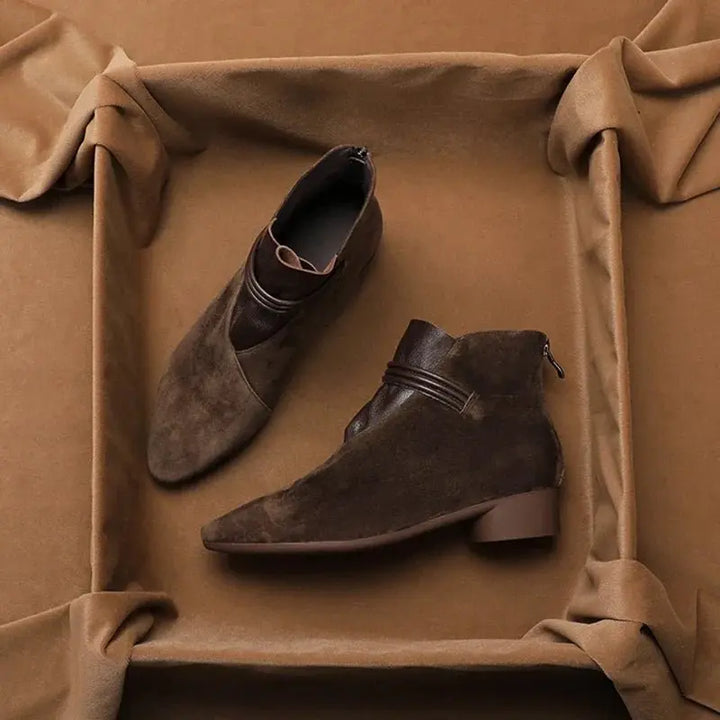 Berthild | Stiefeletten in Veloursoptik mit Innenreißverschluss