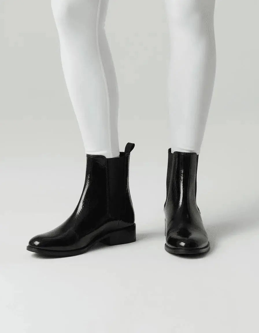 Fridegund | Kniehohe Stiefel in Lackoptik mit Blockabsatz