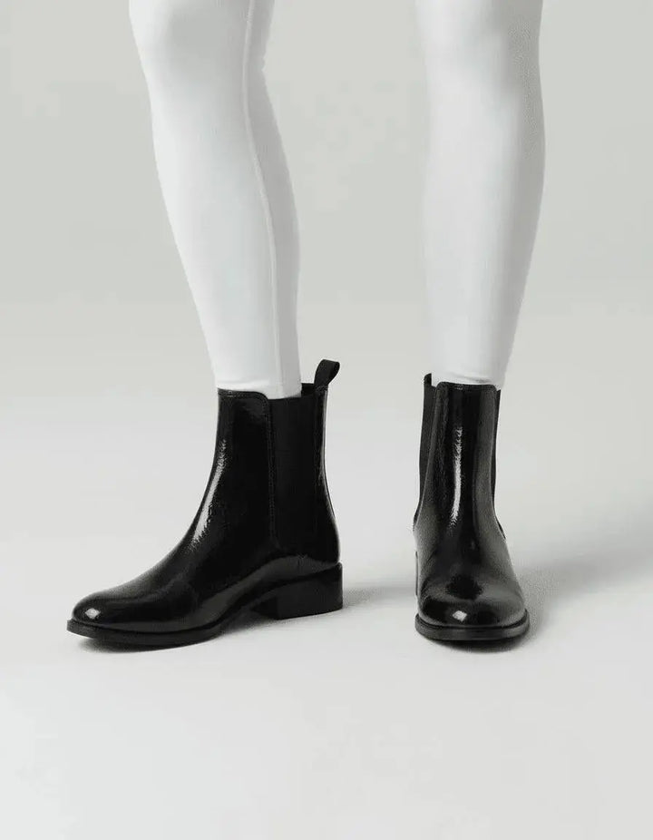 Fridegund | Kniehohe Stiefel in Lackoptik mit Blockabsatz