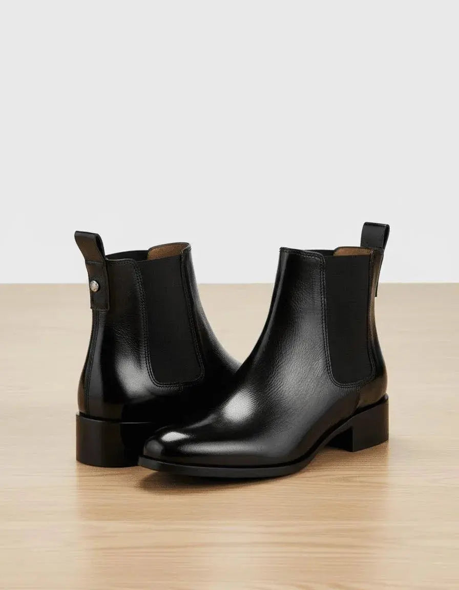 Fridegund | Kniehohe Stiefel in Lackoptik mit Blockabsatz