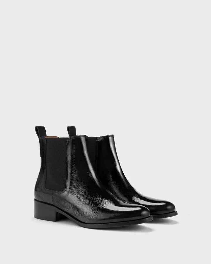 Fridegund | Kniehohe Stiefel in Lackoptik mit Blockabsatz
