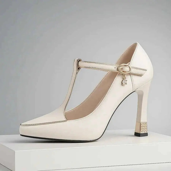 Helmtrud | Pumps mit Knöchelriemchen in Lederoptik