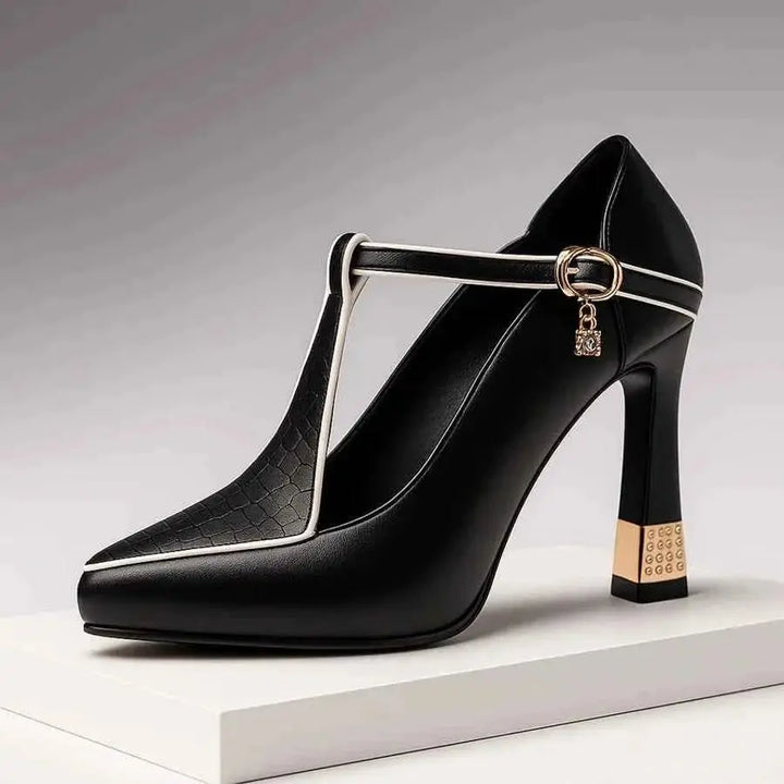 Helmtrud | Pumps mit Knöchelriemchen in Lederoptik