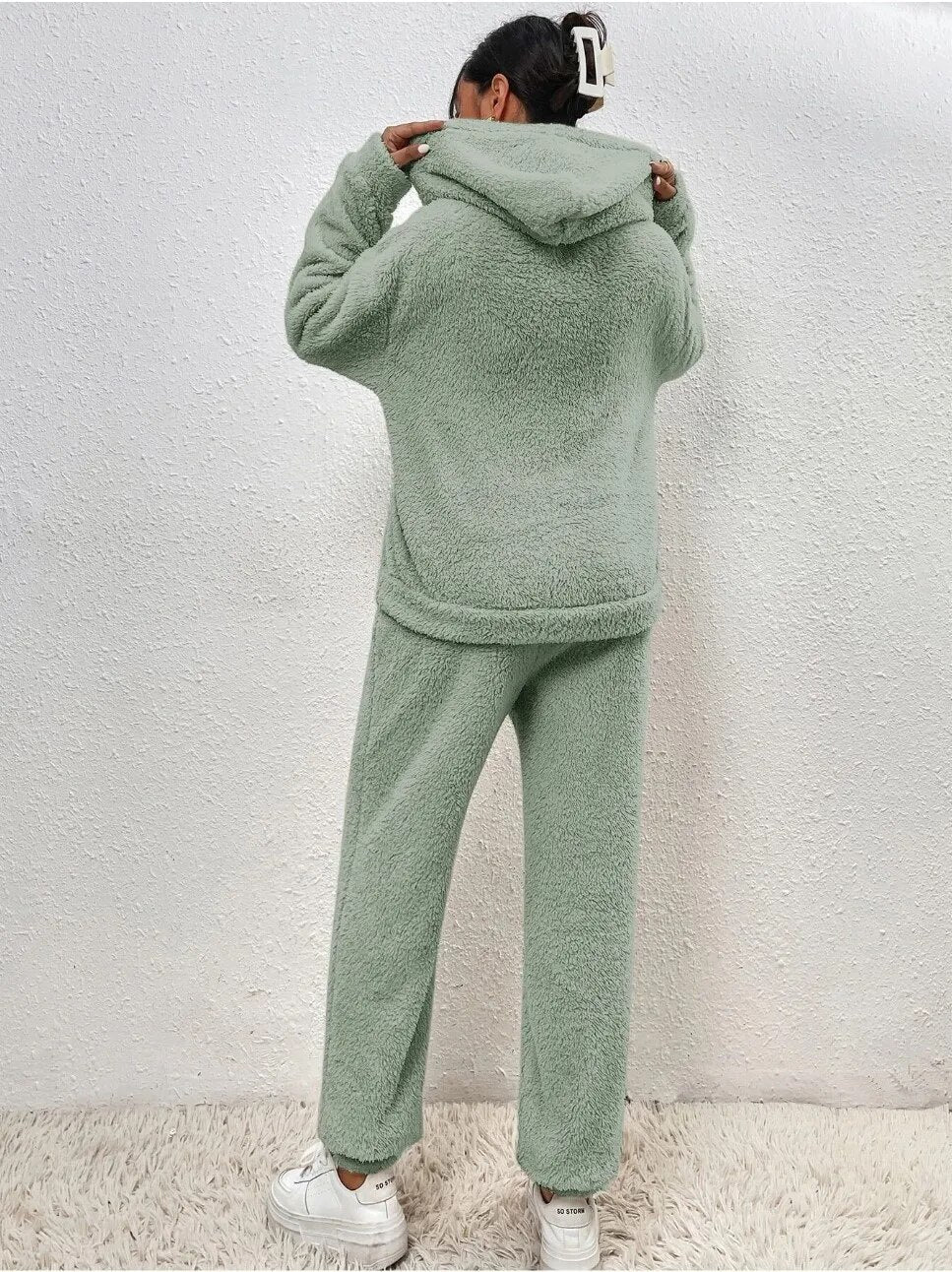 Kunhild | Hausanzug aus Teddystoff mit Kapuze und Kängurutasche