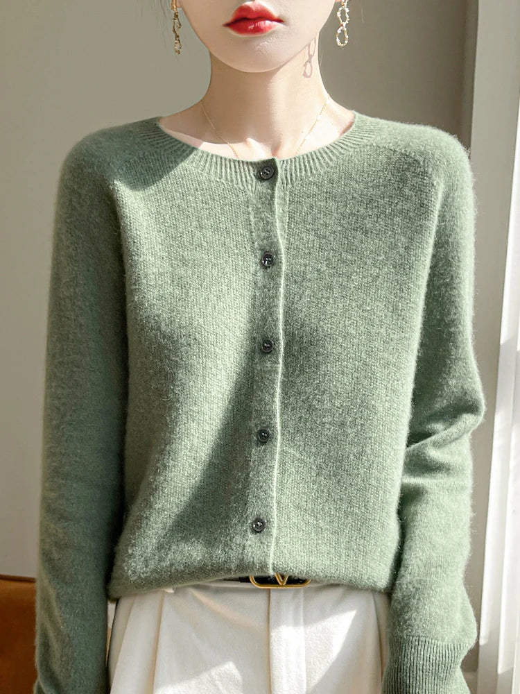Roswitha | Feine Strickjacke mit geknöpfter Front