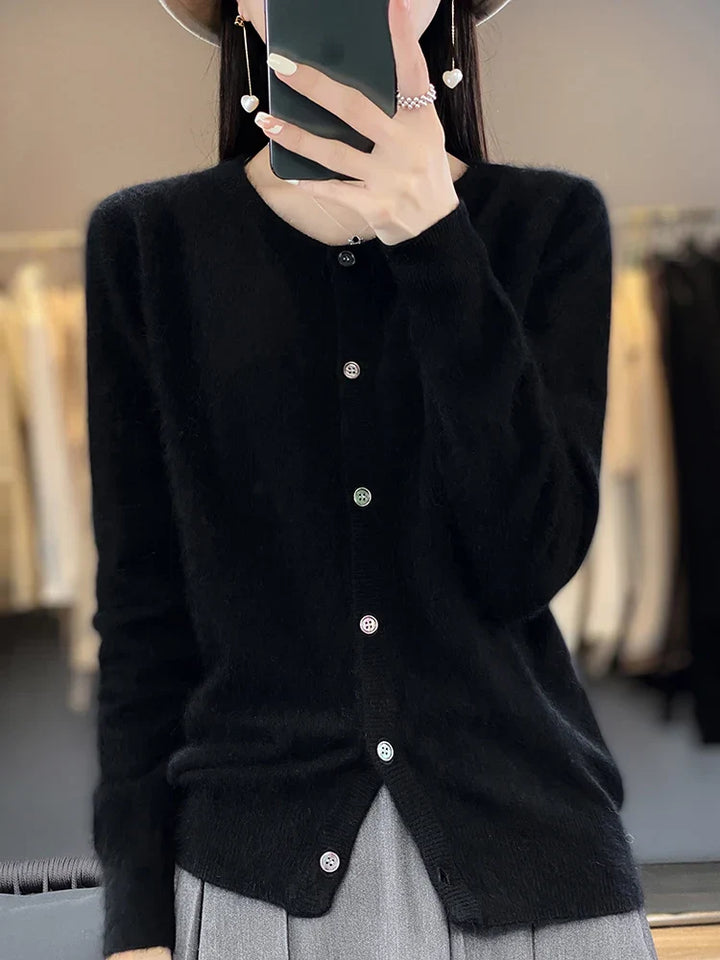 Marlies | Strickjacke mit Rundhalsausschnitt und Knöpfen