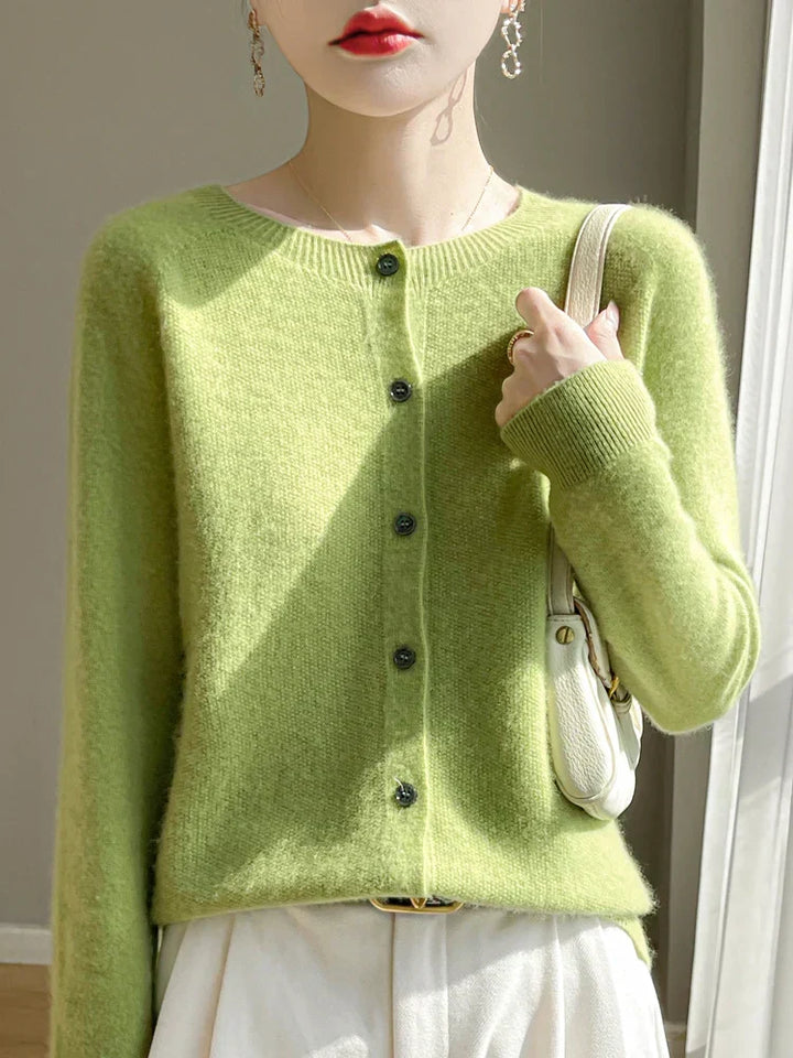 Roswitha | Feine Strickjacke mit geknöpfter Front