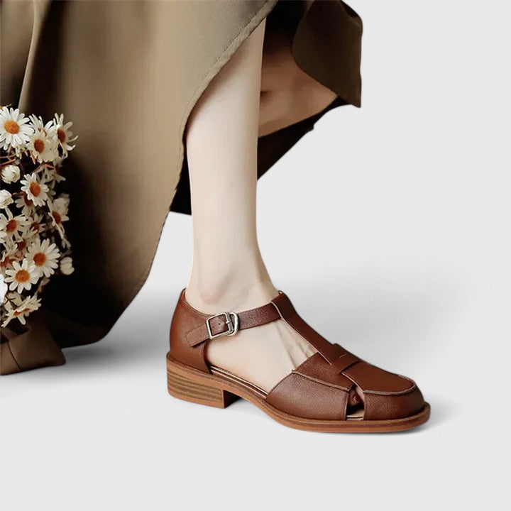 Hanne-Hilde | Geschlossene Sandalen mit T-Riemen