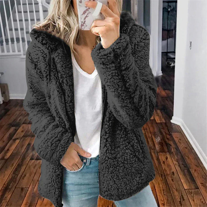 Karin-Hilde | Winterjacke aus weichem Teddystoff mit Kapuze und Reißverschluss