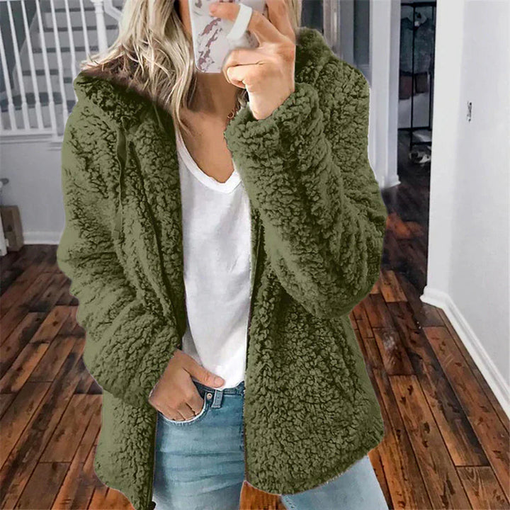 Karin-Hilde | Winterjacke aus weichem Teddystoff mit Kapuze und Reißverschluss