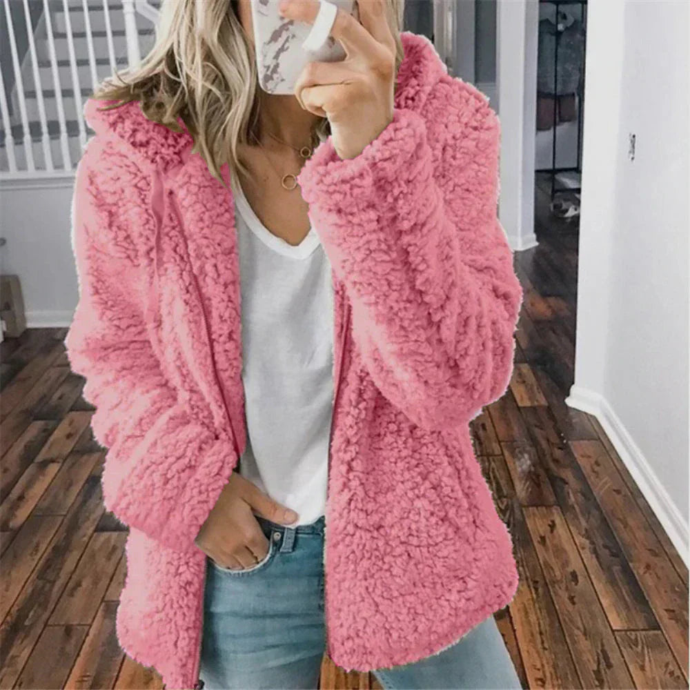 Karin-Hilde | Winterjacke aus weichem Teddystoff mit Kapuze und Reißverschluss